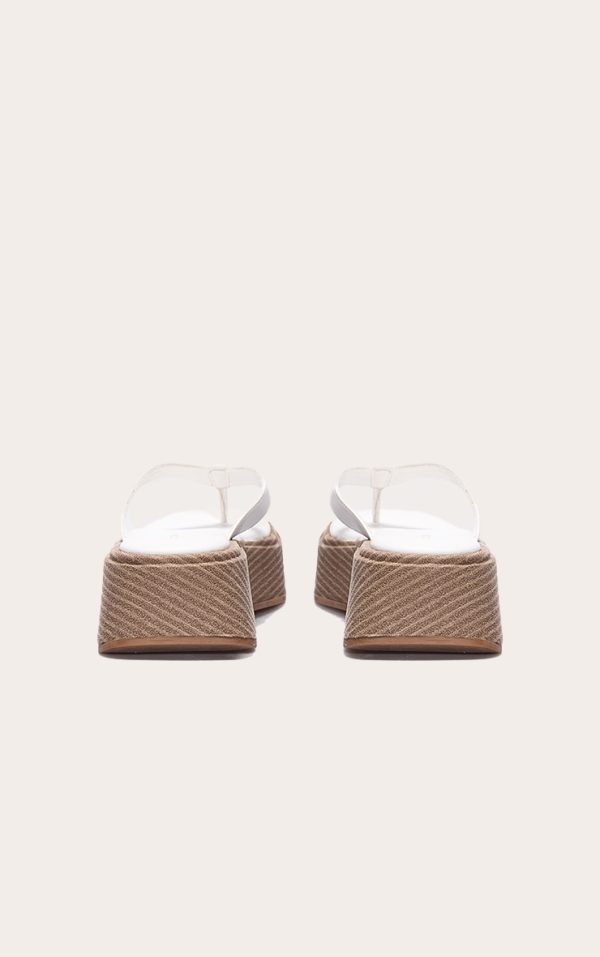 640d96d82d747655e65531070c202661fe7bf12f_CNL7089_3_white_pu_toe_thong_fake_stack_round_toe_flatform_sandals