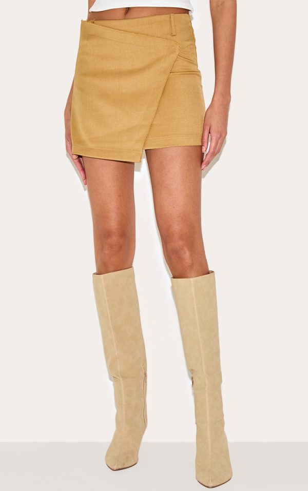 66060fc5cf47ed9cb5c73acb41fef72f35a7be26_CNL8880_2_olive_woven_raw_edge_detail_mini_skort
