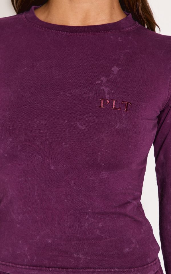 66f2642cf7e1d004da294b6a36552bae77ec367e_CNL7543_4_prettylittlething_dark_plum_washed_fitted_long_sleeve_t_shirt-1