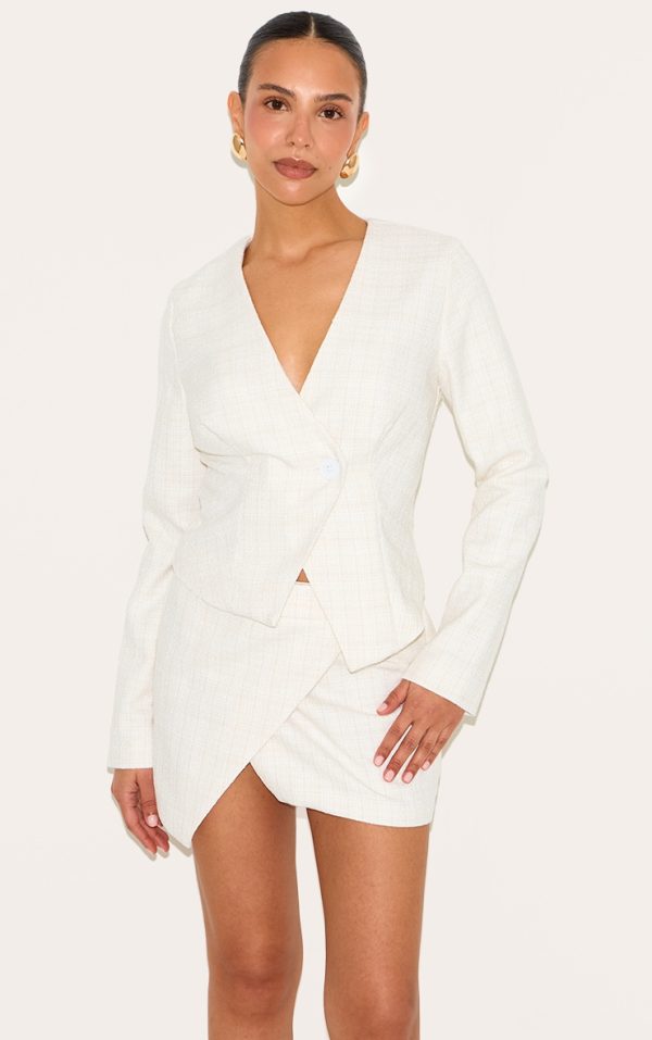 671404a0ea54b4f9828ee5d372edb28aa94eb5b7_CNM3444_2_petite_off_white_boucle_tailored_wrap_detail_mini_skirt