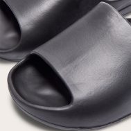 671fe7915a54d83120302b88abd46531fdf47169_CMP4736_4_black_rubber_ribbed_sole_sliders