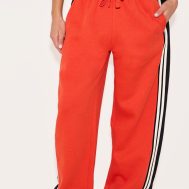 672d73ed470d147f82e0450dc6591cfe54d5690a_CNL7890_2_red_contrast_stripe_detail_wide_leg_joggers