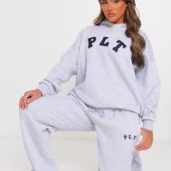 67357a96e465e79a1ab8110efd5697eaa0bdf447_CNI1456_3_prettylittlething_ash_grey_logo_oversized_hoodie