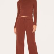 6784e5f3860c7870c06c0df2d9e6e14943ad53cf_CNL8060_1_chocolate_interlock_wide_leg_split_hem_joggers-1