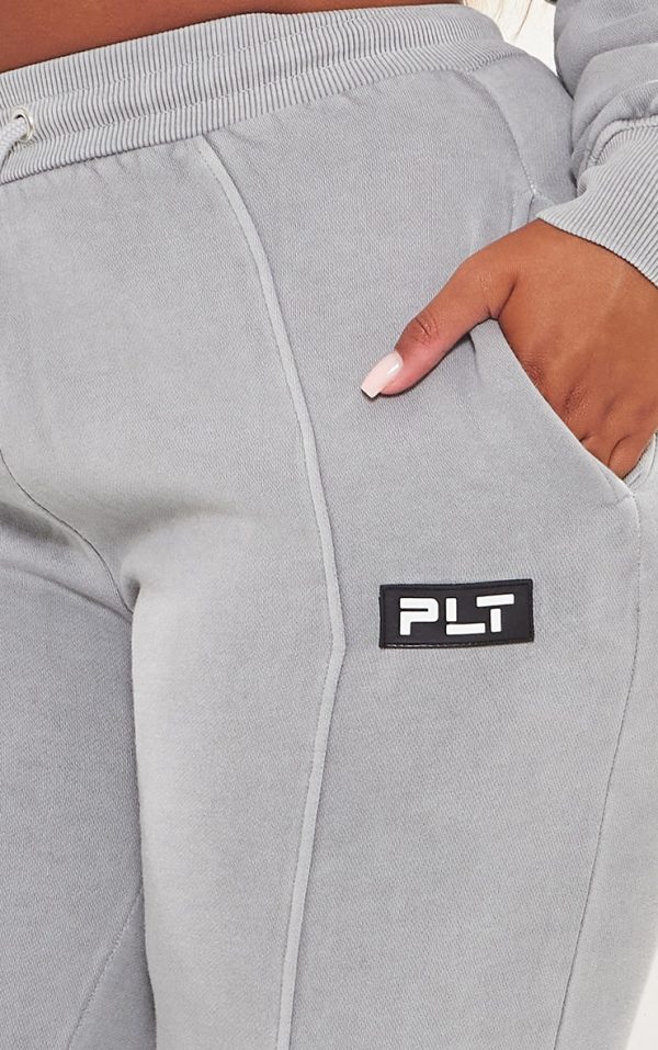 6808e55639187786fe9611b0cdaa45a1cfb60a5a_CNF9905_4_prettylittlething_shape_grey_marl_washed_wide_leg_joggers