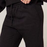 682b686ab546c61bd58a10193a2e5502c8c8466c_CNK6318_4_prettylittlething_black_oversized_embroidered_cuffed_joggers