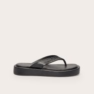 68ce1b05e24bd859182dc3bb6e3d33c9883a4331_CNL6572_1_black_pu_round_toe_thong_flatform_sandals