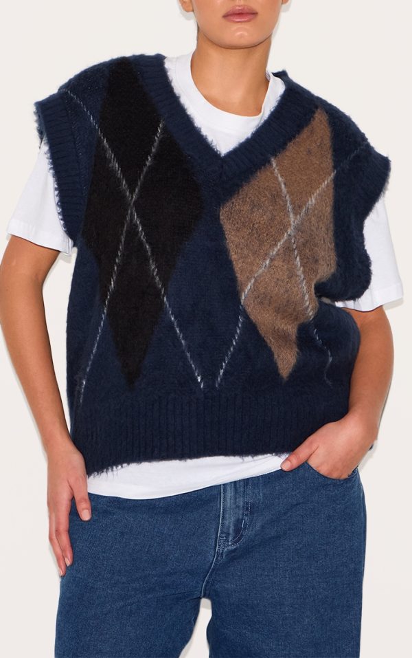 6a42f04a1ee433453306b0c8b123883d52013ff4_CNM5179_4_plus_navy_checkered_knitted_sweater_vest