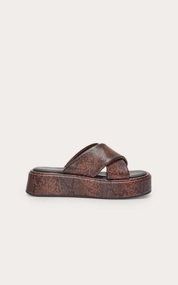 6a89d9e26c07a5719f5a05abb4f7480a1132071b_CNL7046_1_snake_pu_round_toe_cross_strap_flatform_sandals