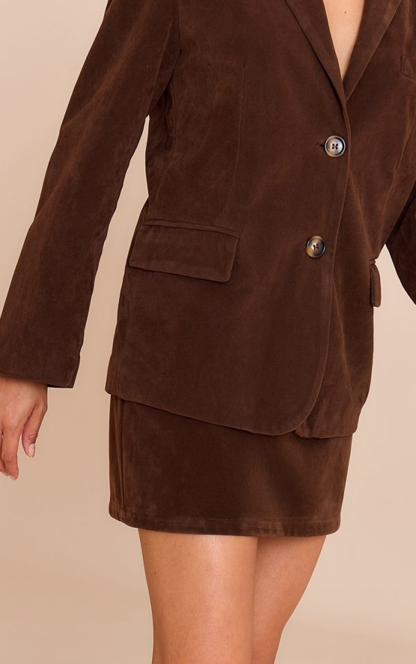 6aaf18b6ec0b416b12be0c6d11cb6ed6c3666a27_CNM3463_5_petite_chocolate_faux_suede_mini_skirt