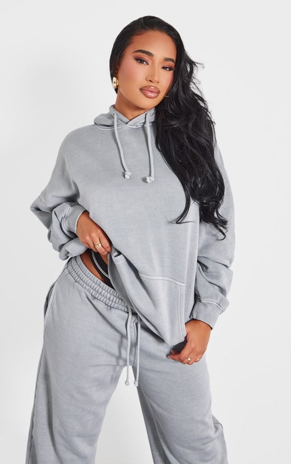 6b4beccd828ad25b4986ab91f08f5ea37abd75f9_CNK5649_4_prettylittlething_shape_grey_hoodie-1