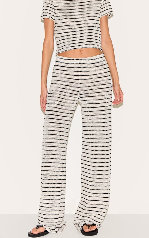 6b8cd0752a0dabdfd00568a2281661805c9a486f_CNM7402_2_black_striped_textured_casual_trousers