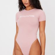 6d42a766dc91dbab6a7b9fdee5e48022c96bf315_CNF2379_2_prettylittlething_light_pink_logo_short_sleeve_bodysuit