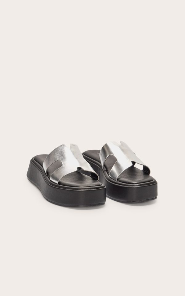 6d7ba8ba42254f80a2f32d8b41b78259c5ef05e2_CNL6592_2_silver_pu_strap_round_toe_flatform_sandals