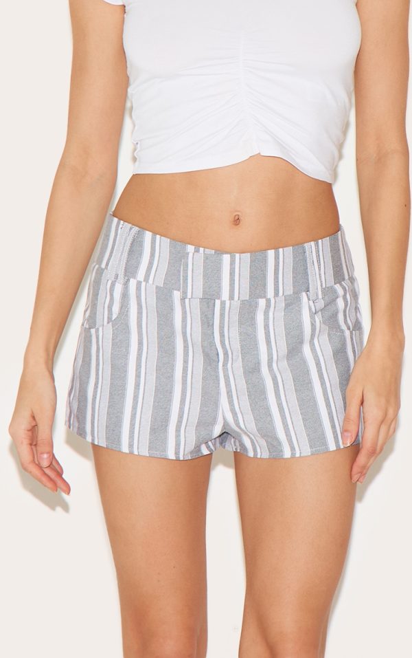 6de77e5c37762ccb9d60bc8406dec91bee276f55_CNL9331_5_monochrome_pinstripe_woven_mini_shorts