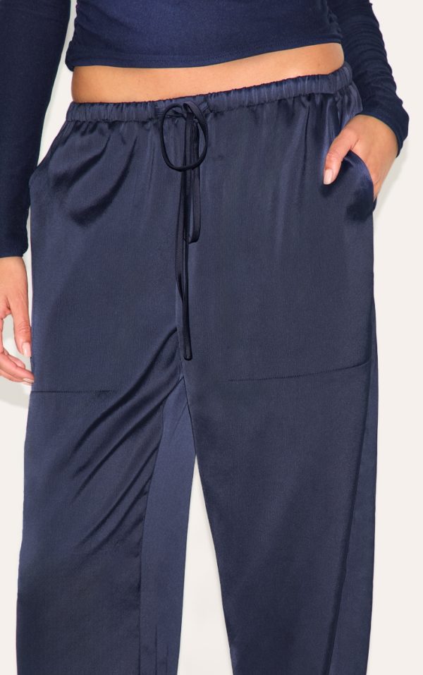 6e861f108faa96e72b257dd7ace7dbbaa449764b_CNM2337_5_navy_satin_low_rise_drawstring_trousers