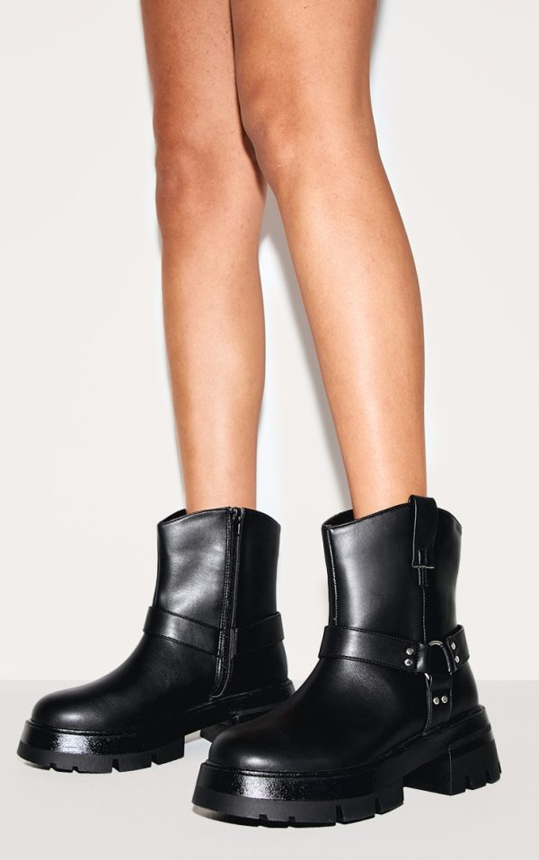 6ec83c9ee6b9ae26556a4afd1bb84baed5e65be9_CNK5674_5_black_wide_fit_cleated_sole_buckle_ring_detail_ankle_boots