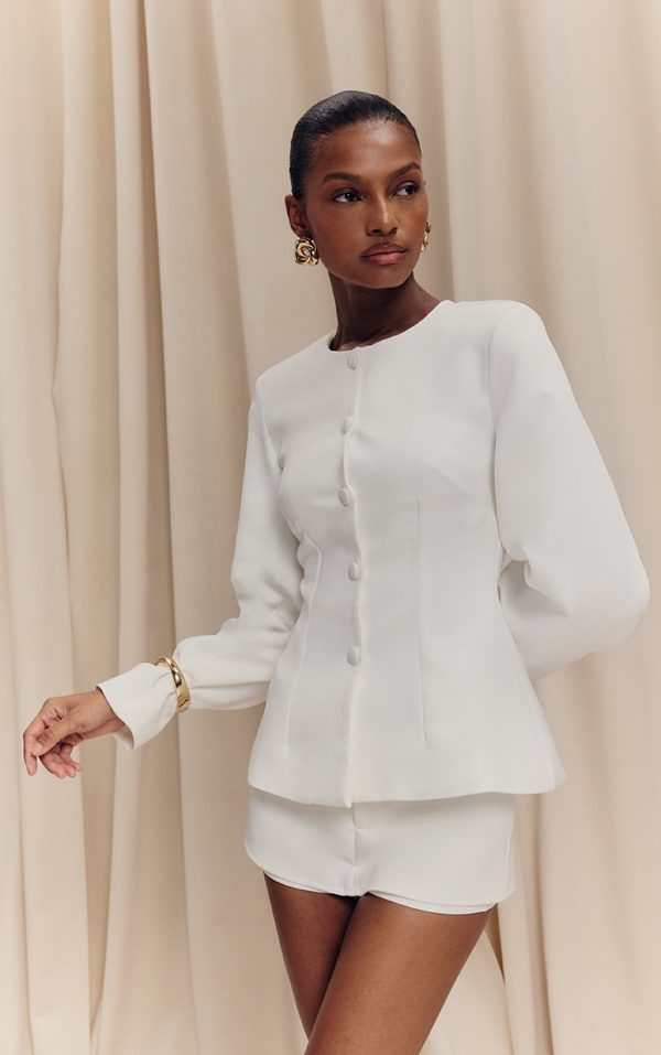 6eeae2d4e0f116ea2d6c24fe87b4adf90c2a9b77_CNL8445_1_white_woven_cinched_waist_cocoon_sleeve_button_up_blazer