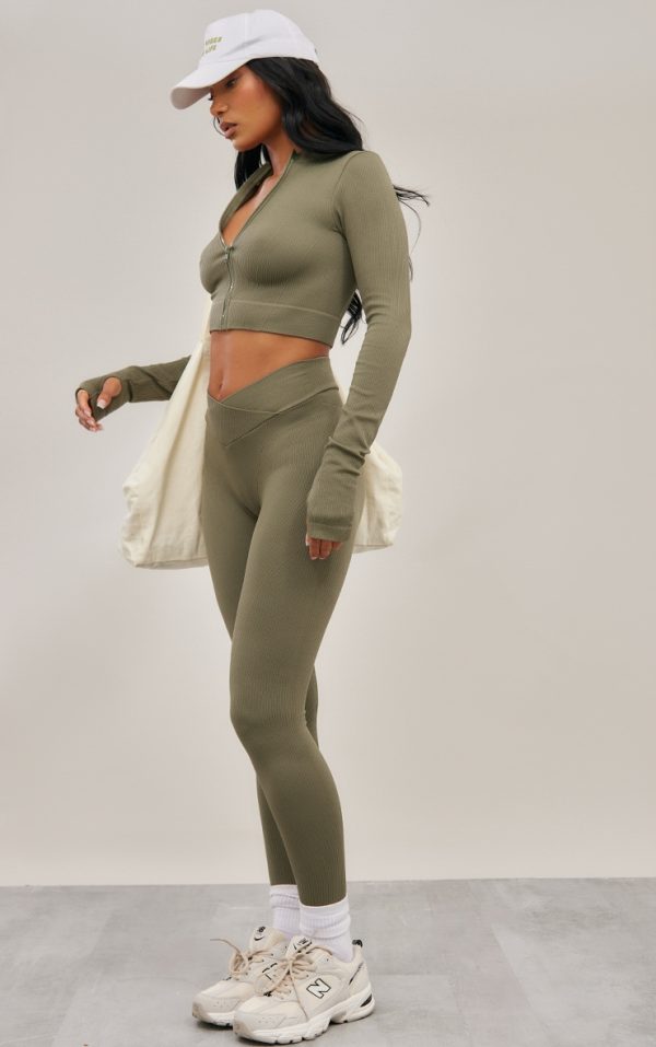 6f13a3839b279877c33ca08a551d61e04f8073ae_CNF1051_3_olive_seamless_seam_detail_cropped_sports_jacket