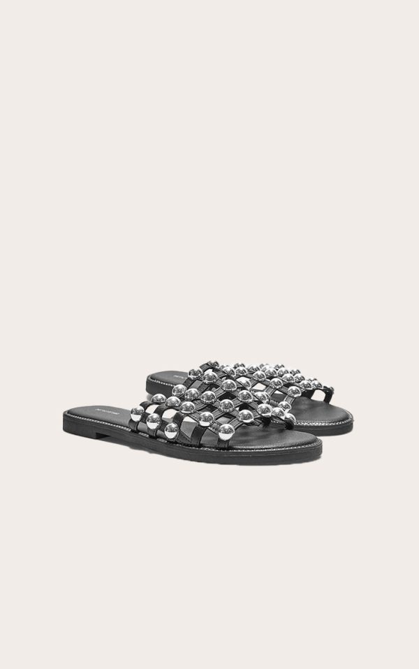 704b65b6c5f94e1654187561995ef04fb9147d7d_CLS6055_2_alisa_black_large_studded_sliders