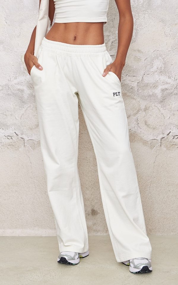 70975cfdf99d54c67b82b9649686484eb75f8190_CNK4469_2_prettylittlething_cream_contrast_embroidery_wide_leg_low_rise_joggers