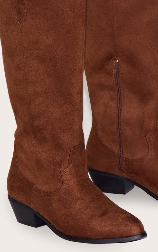 70de8f15fea0c63c8e2c3bc365f6ab742f4f43a3_CNL4033_4_chocolate_wide_fit_faux_suede_point_toe_knee_high_western_boots