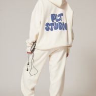 722710cecdb28e5d9b44af5c0834cbfcb1e75386_CNK1744_1_prettylittlething_sand_premium_studio_print_oversized_hoodie