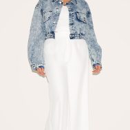 727532a387cad05b94aba465104917f360aa40ed_CNH1982_3_plus_light_blue_acid_wash_pocket_detail_crop_denim_jacket