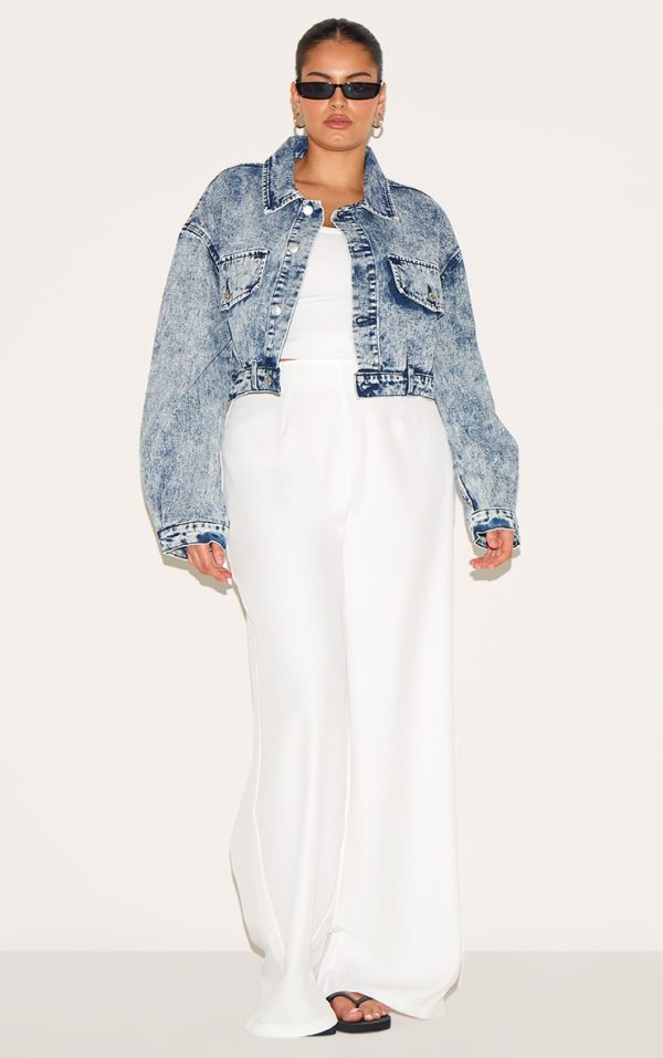 727532a387cad05b94aba465104917f360aa40ed_CNH1982_3_plus_light_blue_acid_wash_pocket_detail_crop_denim_jacket