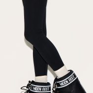 73308c24d4ff4a29b01a7fe87a0f9c974a39a3c8_CMP7639_5_moon_boot_black_classic_low