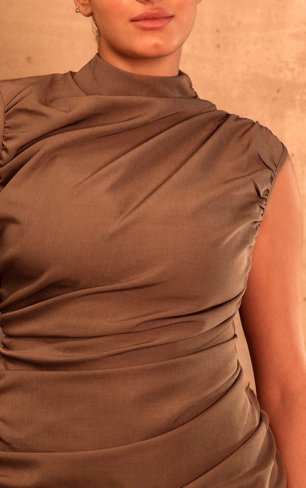 73c365cbddc34dea225606c562219e9e20ab8914_CNL8665_4_plt_label_plus_dark_taupe_tailored_ruched_asymmetric_top