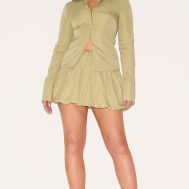 74492ec485453af29219346148448415fc3c58d6_CNM1018_3_shape_olive_hook_and_eye_split_front_cinched_shirt