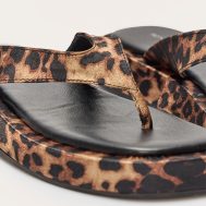 75084ed3da567f67ad0601d323a078e7ab0102a0_CNL6570_4_leopard_satin_round_toe_thong_flatform_sandals