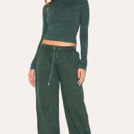 751d390b366a94723327d9c992e079d85634d842_CNK5073_3_prettylittlething_forest_green_washed_longline_cotton_long_sleeve_fitted_t_shirt