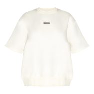 764734060849a732893d059372a9968bdc5888ac_CNI1468_5_prettylittlething_cream_badge_detail_oversized_short_sleeve_sweatshirt