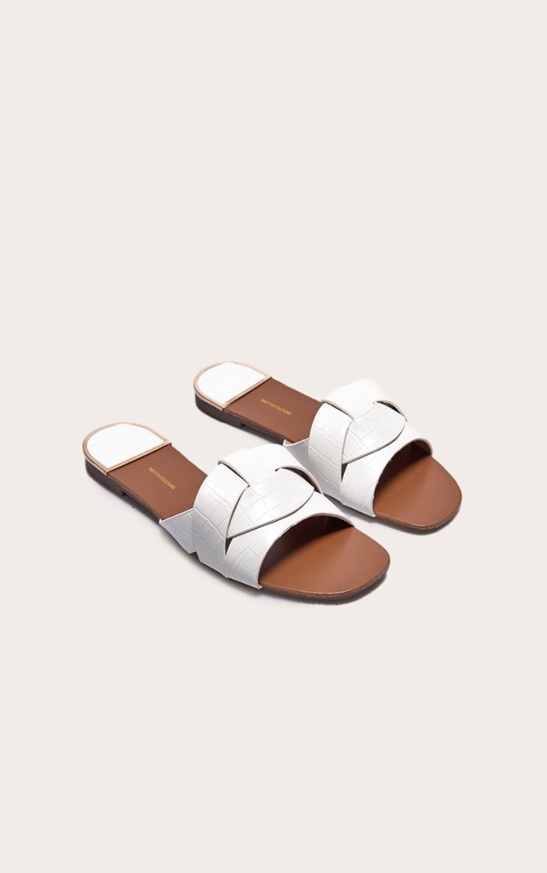 766b8ddb14b365257c2b7884892513a7f0c8d81e_CMK7843_2_white_croc_pu_strap_over_flat_sandals