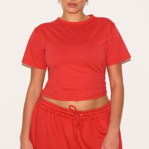 PRETTYLITTLETHING Plus Red Cropped Baby Tee