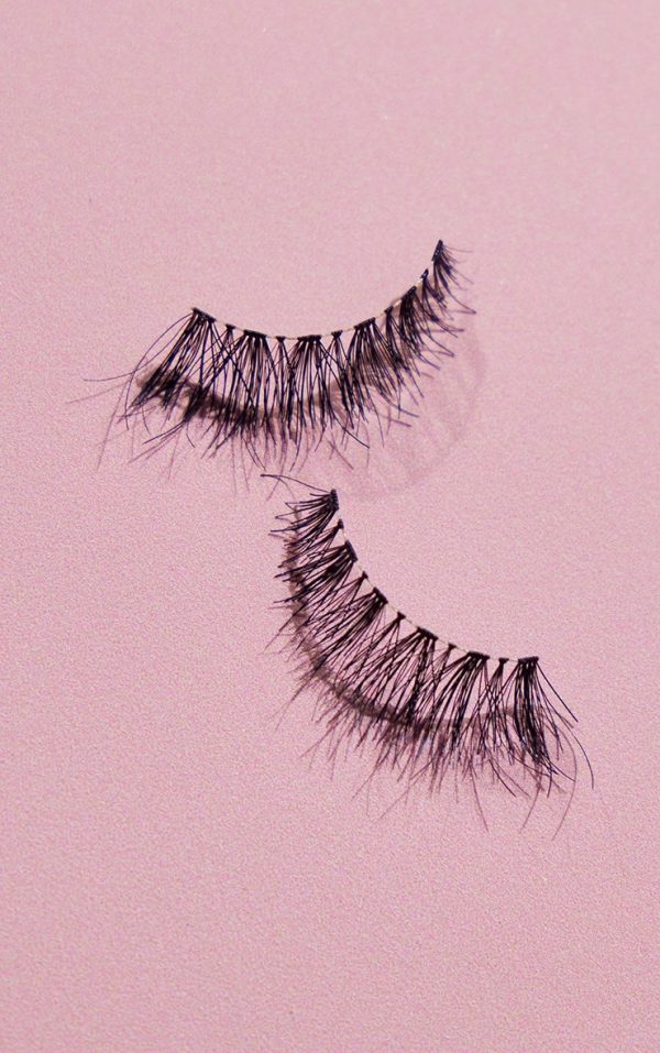 7755495c0f1a459a302841518d6de3b3acb9e659_CNH5606_2_eylure_fluttery_light_002_3_4_lashes
