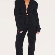 77877e77912a3783bc9a375ebe06264512e9a726_CNF6968_1_prettylittlething_petite_black_long_leg_straight_jeans
