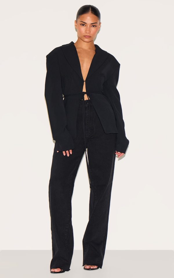 77877e77912a3783bc9a375ebe06264512e9a726_CNF6968_1_prettylittlething_petite_black_long_leg_straight_jeans