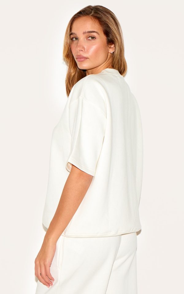 784cf43aecf4629a9fde59dabd4a885bf4f57e0e_CNI1468_2_prettylittlething_cream_badge_detail_oversized_short_sleeve_sweatshirt