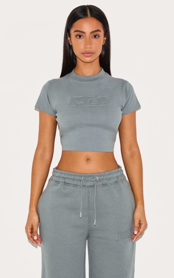 79b203404e4fc736e5d9d75ae02427f940a21c81_CNK0427_1_petite_teal_plt_embossed_cropped_baby_tee