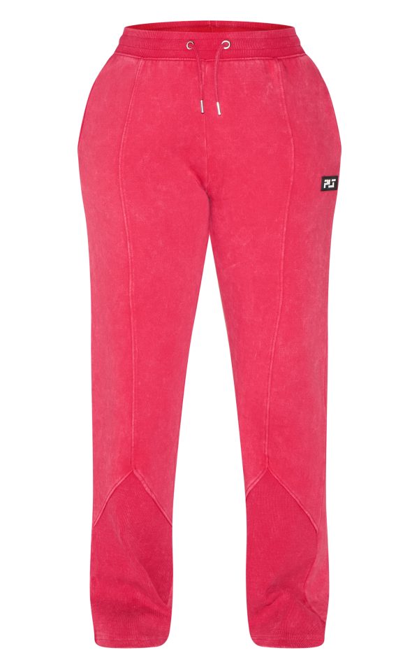 7a22b6c2a4fe173beafda26a5200e95ffc707457_CNK0468_5_prettylittlething_shape_washed_red_wide_leg_joggers