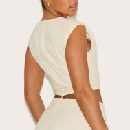 7a6431dbb07075e73a45e8a1846f9f43ebba460a_CNM6335_2_shape_cream_linen_gold_wave_trim_crop_top