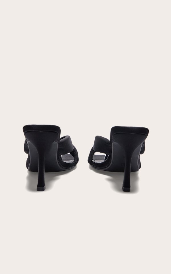 7ab9ab626a71d26750df2abc9829c8c970313a91_CNI0205_3_black_square_toe_thong_padded_heeled_mules