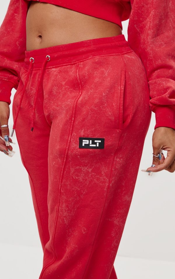 7c3feb34353694b3a64170aa9f1ec75fca580657_CNK0468_4_prettylittlething_shape_washed_red_wide_leg_joggers