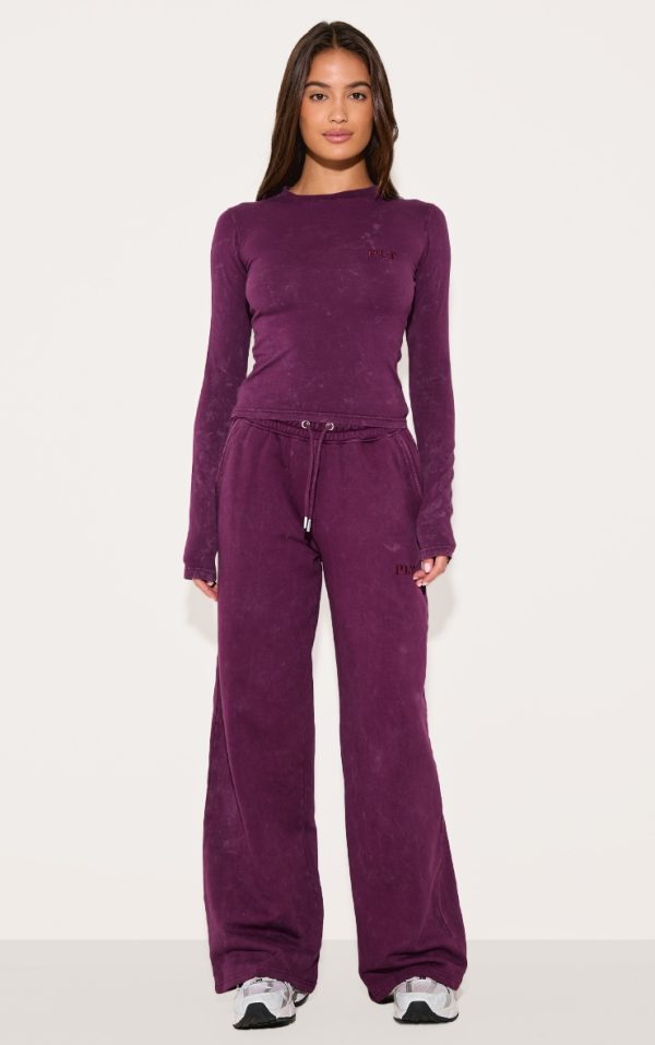7c93995b5d64e61aed89609b36de91f47242adb5_CNL8058_1_prettylittlething_plum_washed_low_rise_oversized_wide_leg_joggers-1