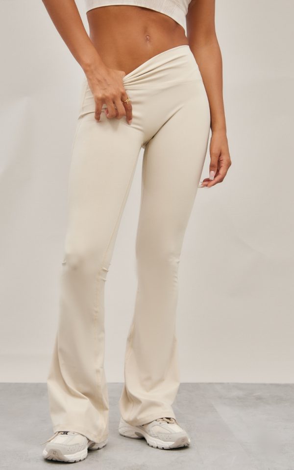 7de4dc5754841b3cc93efbc51519ae9b3b45adf9_CNF1037_2_sand_sculpt_flare_yoga_pants