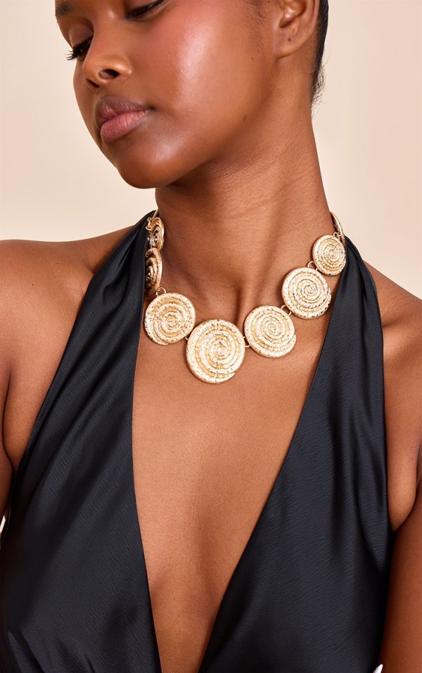 7e8de2616639c66126eef59d0e262d77acd43bd6_CNN3734_1_gold_hammered_swirl_detail_chunky_necklace