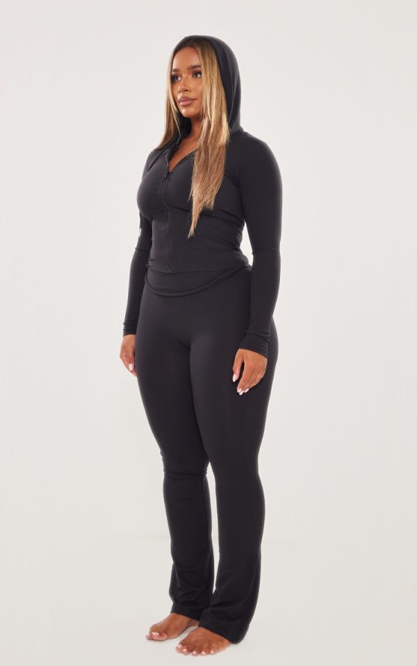808e3972a9be0cd1d814a170001dfbd8f2821b37_CNG0591_3_shape_black_sculpted_zip_through_hoodie